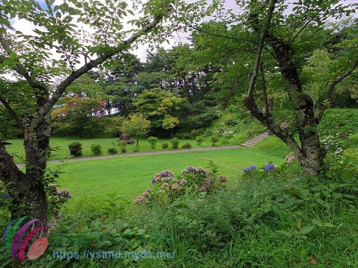 石川城（大仏ヶ鼻城）の公園、外側は土塁が回っていますよ。